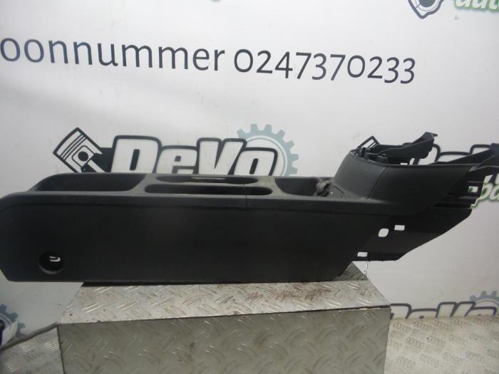 Middle console from a Ford Fiesta 6 (JA8) 1.25 16V 2010