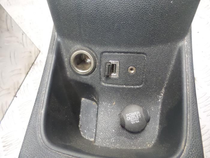Middle console from a Ford Fiesta 6 (JA8) 1.25 16V 2010
