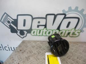 Usagé Grille aération tableau de bord Opel Meriva Mk.II 1.4 Turbo 16V Ecotec Prix sur demande proposé par DeVo Autoparts