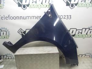 Used Front wing, right Renault Clio III (BR/CR) Price on request offered by DeVo Autoparts