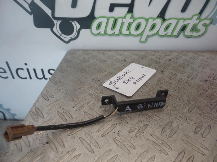 Antenne (sonstige) - DeVo Autoparts | ProxyParts.de