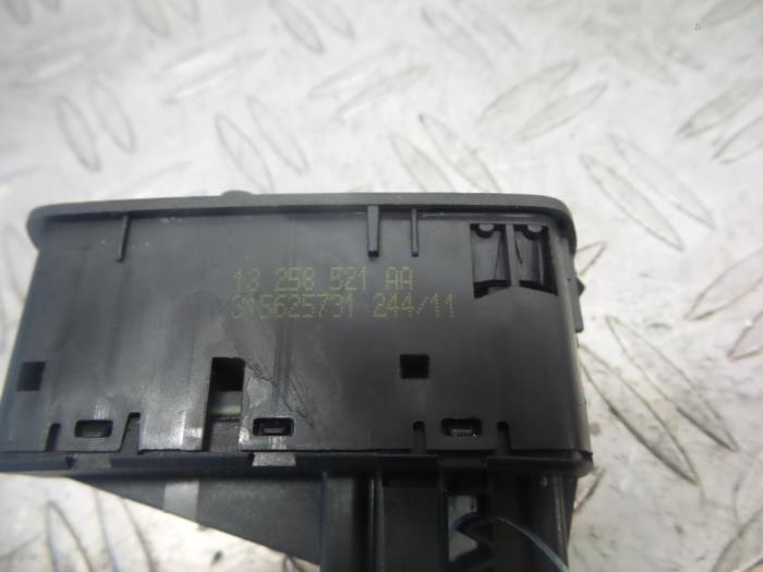 Multi-functional window switch from a Opel Corsa D 1.0 2011