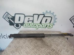 Used Set of gas struts for boot Mercedes B (W245,242) 1.7 B-170 16V Price on request offered by DeVo Autoparts