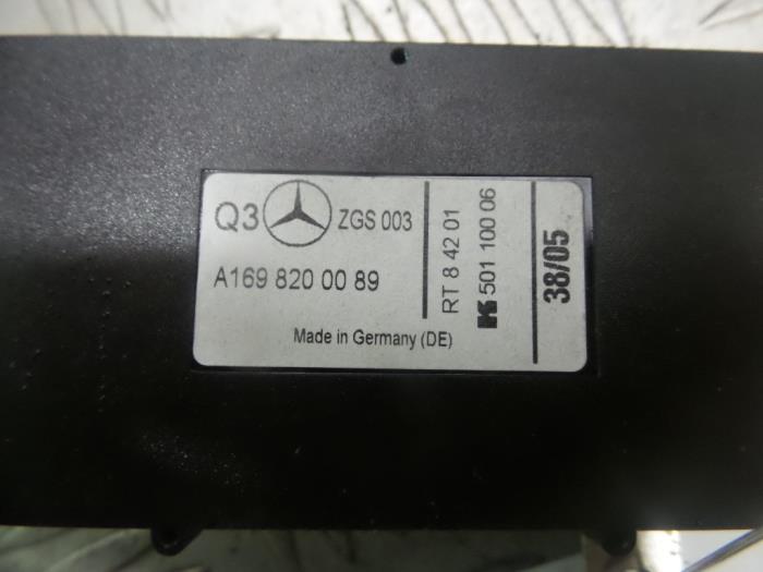 Antennenverstärker van een Mercedes-Benz B (W245,242) 1.7 B-170 16V 2005