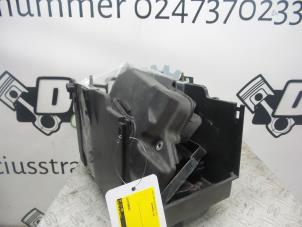 Usados Caja de batería Ford Fiesta 6 (JA8) 1.4 TDCi Precio de solicitud ofrecido por DeVo Autoparts