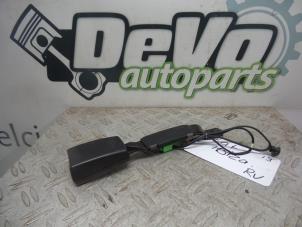 Używane Wtyk pasa bezpieczenstwa prawy przód Seat Ibiza IV (6J5) 1.2 TDI Ecomotive Cena na żądanie oferowane przez DeVo Autoparts