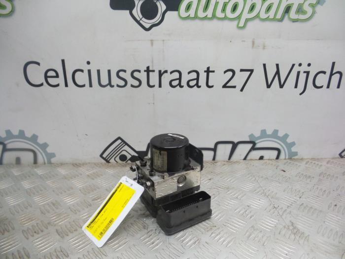 Usagé Bloc ABS Ford Fiesta 6 (JA8) 1.4 TDCi Prix sur demande proposé par DeVo Autoparts