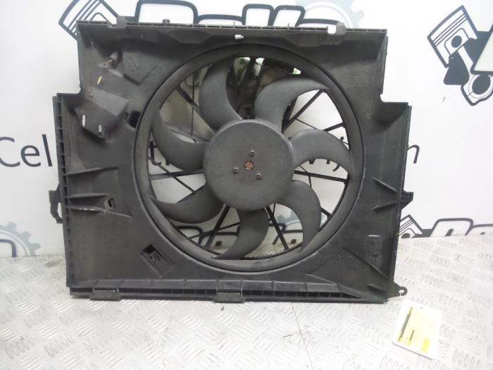 Cooling fans from a BMW 3 serie (E90) 320d 16V 2009
