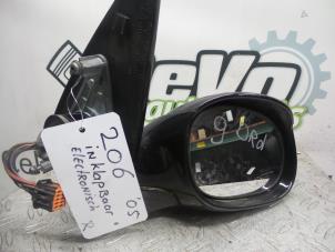 Used Wing mirror, right Peugeot 206 (2A/C/H/J/S) 1.6 HDi 16V Price on request offered by DeVo Autoparts