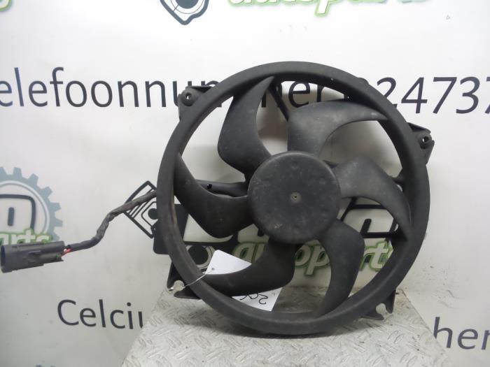 Cooling fans from a Peugeot 206 (2A/C/H/J/S) 1.6 HDi 16V 2005
