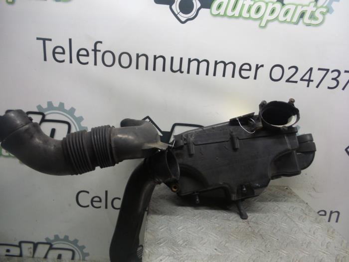 Begagnade Luftfilterhus Peugeot 206 (2A/C/H/J/S) 1.6 HDi 16V Pris på förfrågan erbjuds av DeVo Autoparts
