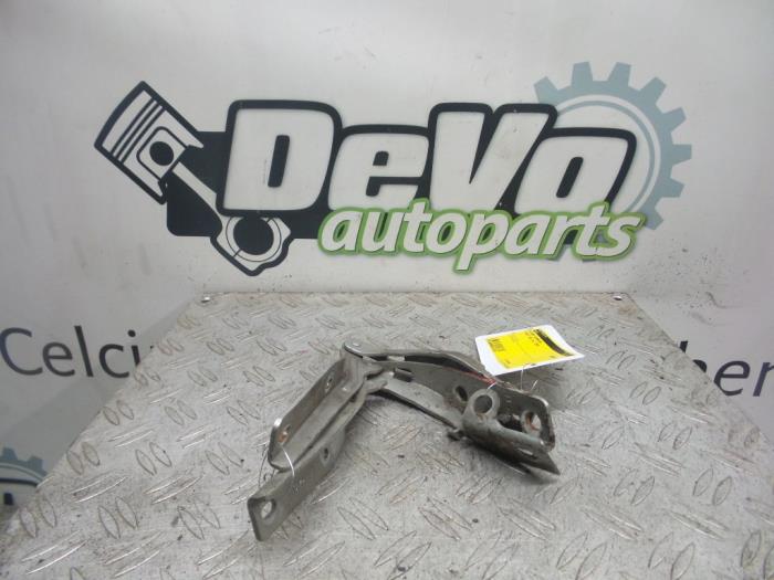 Bonnet Hinge from a Peugeot 206 (2A/C/H/J/S) 1.6 HDi 16V 2005