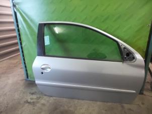Used Door 2-door, right Peugeot 206 (2A/C/H/J/S) 1.6 HDi 16V Price on request offered by DeVo Autoparts