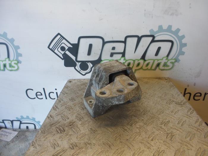 Engine mount from a Opel Vectra C 1.8 16V 2007