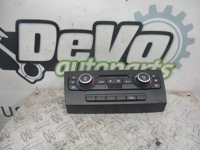 Heater control panel from a BMW 3 serie (E90) 320d 16V 2009