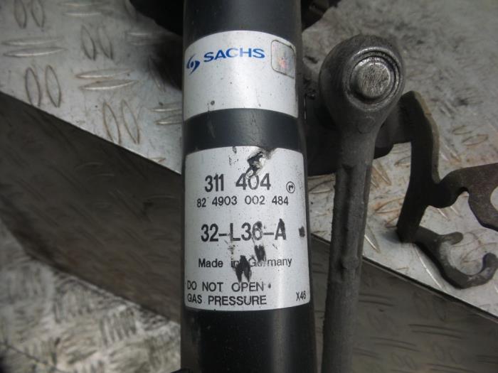 Front shock absorber rod, right from a BMW 3 serie (E90) 320d 16V 2009