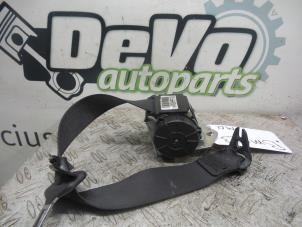 Used Rear seatbelt, centre BMW 3 serie (E90) 320d 16V Price on request offered by DeVo Autoparts