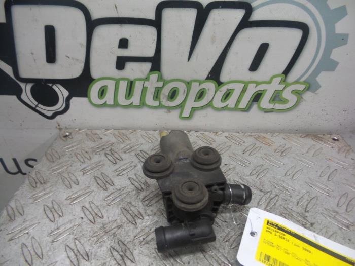 Używane Pompa wodna BMW 3 serie (E90) 320d 16V Cena na żądanie oferowane przez DeVo Autoparts