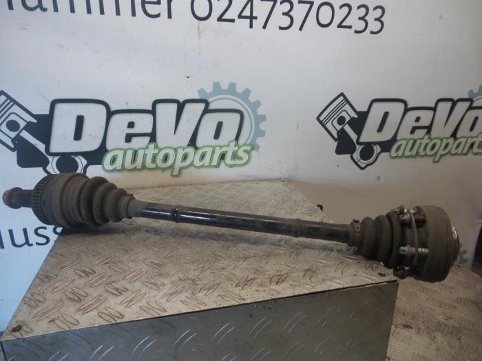 Drive shaft, rear right from a BMW 3 serie (E90) 320d 16V 2009