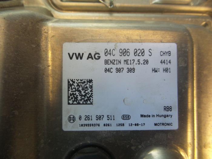 Calculateur moteur d'un Volkswagen Up! (121) 1.0 12V 75 2013