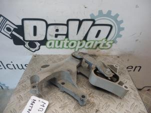 Used Engine mount Mercedes A (W176) 1.5 A-180 CDI, A-180d 16V Price on request offered by DeVo Autoparts