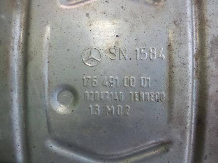 Auspuff Enddämpfer van een Mercedes-Benz A (W176) 1.5 A-180 CDI, A-180d 16V 2013