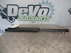Used Set of gas struts for boot Renault Captur (2R) 1.2 TCE 16V EDC Price on request offered by DeVo Autoparts