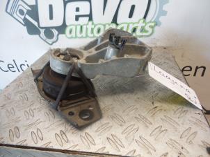 Used Engine mount Renault Laguna III Estate (KT) 1.5 dCi 110 Price on request offered by DeVo Autoparts