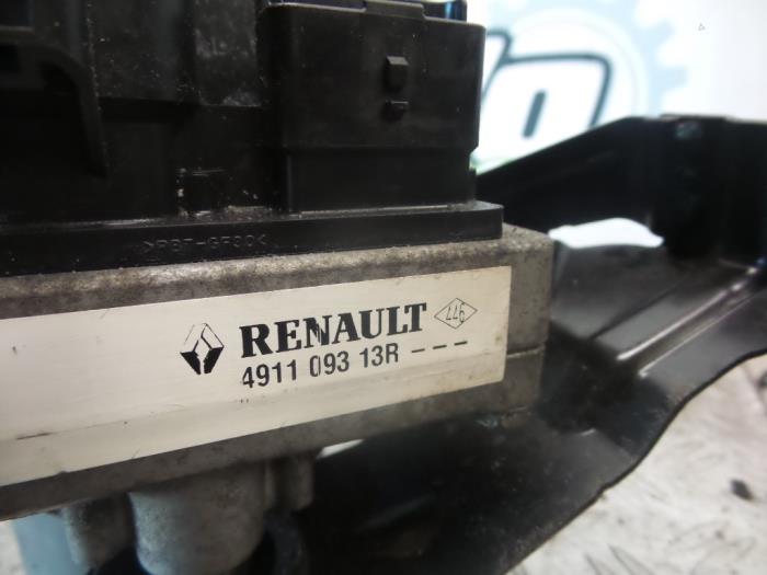 Pompe direction assistée d'un Renault Laguna III Estate (KT) 1.5 dCi 110 2010