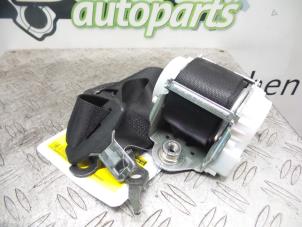 Used Front seatbelt, left BMW 3 serie (E90) 316i 16V Price on request offered by DeVo Autoparts