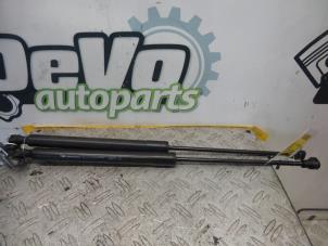 Used Set of gas struts for boot Renault Captur (2R) 1.2 TCE 16V EDC Price on request offered by DeVo Autoparts