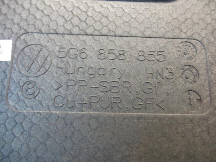Plaque sol coffre d'un Volkswagen Golf VII (AUA) 1.6 TDI 16V 2015