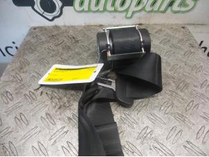 Used Rear seatbelt, right Volkswagen Golf VII (AUA) 2.0 GTD 16V Price on request offered by DeVo Autoparts