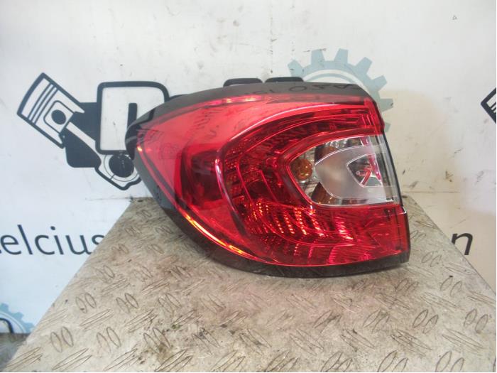 Taillight, left from a Renault Captur (2R) 0.9 Energy TCE 12V 2014