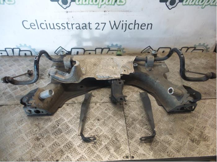 Subframe from a Renault Captur (2R) 1.2 TCE 16V EDC 2015