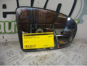 Used Mirror glass, right Nissan Qashqai (J10) 1.6 16V Price on request offered by DeVo Autoparts