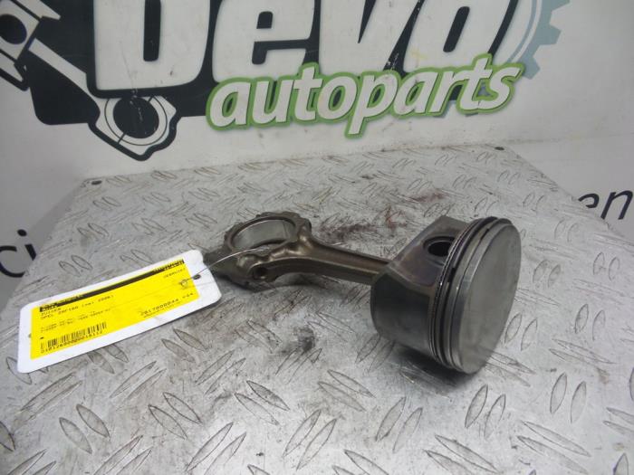 Usagé Piston Opel Zafira Mk.II (M75) 1.6 16V Prix sur demande proposé par DeVo Autoparts