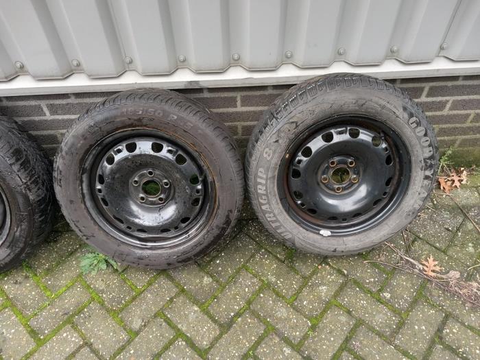 Set of wheels + tyres from a Seat Ibiza IV SC (6J1) 1.4 TSI 16V Cupra 2010