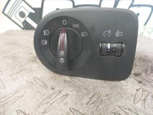 Usados Interruptor de luz Seat Ibiza IV SC (6J1) 1.4 TSI 16V Cupra Precio de solicitud ofrecido por DeVo Autoparts