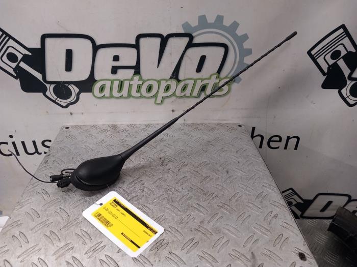 Używane Antena Peugeot 1007 (KM) 1.6 GTI,Gentry 16V Cena na żądanie oferowane przez DeVo Autoparts