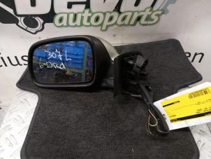 Used Wing mirror, left Peugeot 307 (3A/C/D) 1.6 HDiF 16V Price on request offered by DeVo Autoparts