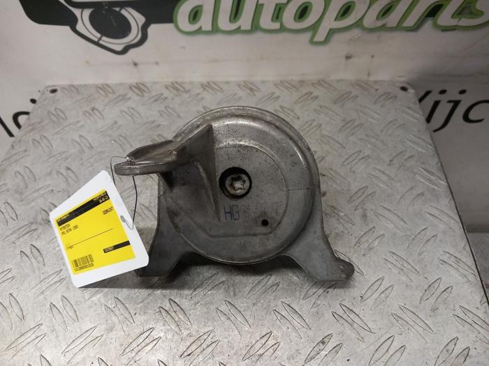 Engine mount from a Opel Astra H SW (L35) 1.7 CDTi 16V 2009