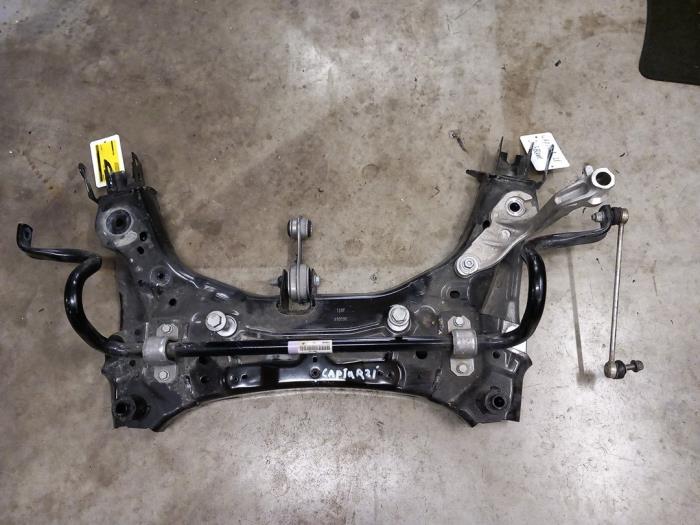 Begagnade Underram Renault Captur II (RJB) 1.3 Mild Hybrid 140, TCe 140 16V Pris på förfrågan erbjuds av DeVo Autoparts