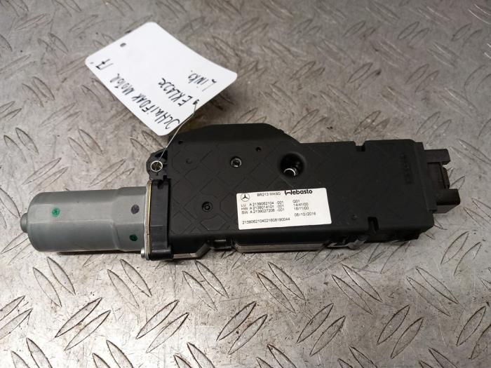 Używane Silnik szyberdachu Mercedes E (W213) E-350e 2.0 Turbo 16V Cena na żądanie oferowane przez DeVo Autoparts