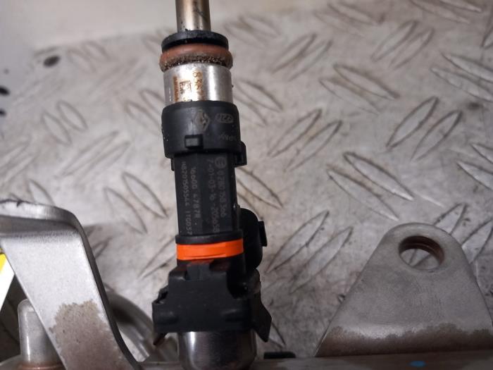 Fuel injector nozzle Renault Captur 0.9 Energy TCE 12V - 20160711