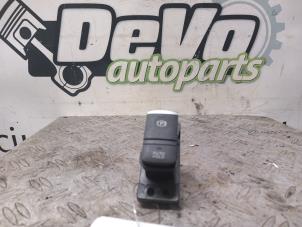 Used Parking brake switch Nissan Qashqai (J11) 1.2 DIG-T 16V Price € 24,20 Inclusive VAT offered by DeVo Autoparts