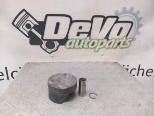 Used Piston Volvo V40 Cross Country (MZ) 1.6 D2 Price € 90,75 Inclusive VAT offered by DeVo Autoparts