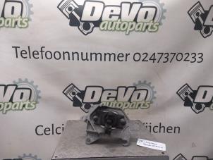 Used Gearbox mount Nissan Qashqai (J11) 1.2 DIG-T 16V Price € 60,50 Inclusive VAT offered by DeVo Autoparts