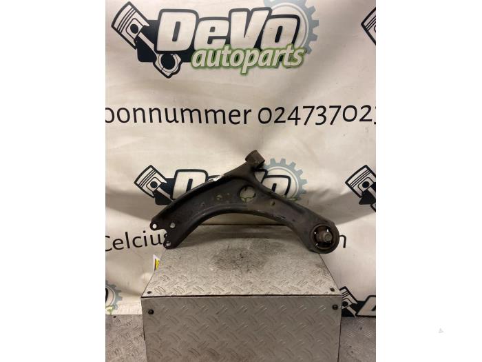 Front wishbone, left from a Hyundai Tucson (TL) 1.6 T-GDi 16V 4WD 2016