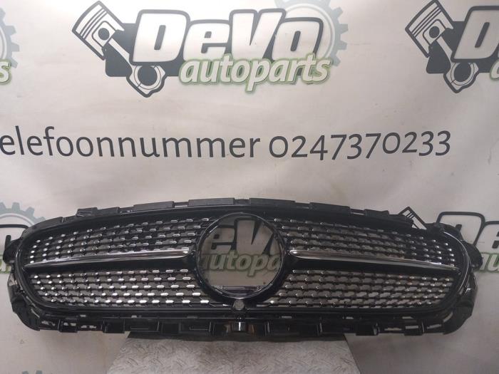 Używane Grill Mercedes E (W213) Cena € 302,50 Z VAT oferowane przez DeVo Autoparts